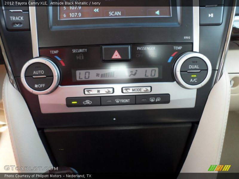 Attitude Black Metallic / Ivory 2012 Toyota Camry XLE