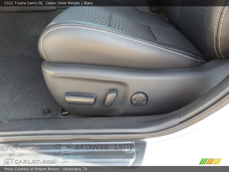 Classic Silver Metallic / Black 2012 Toyota Camry SE