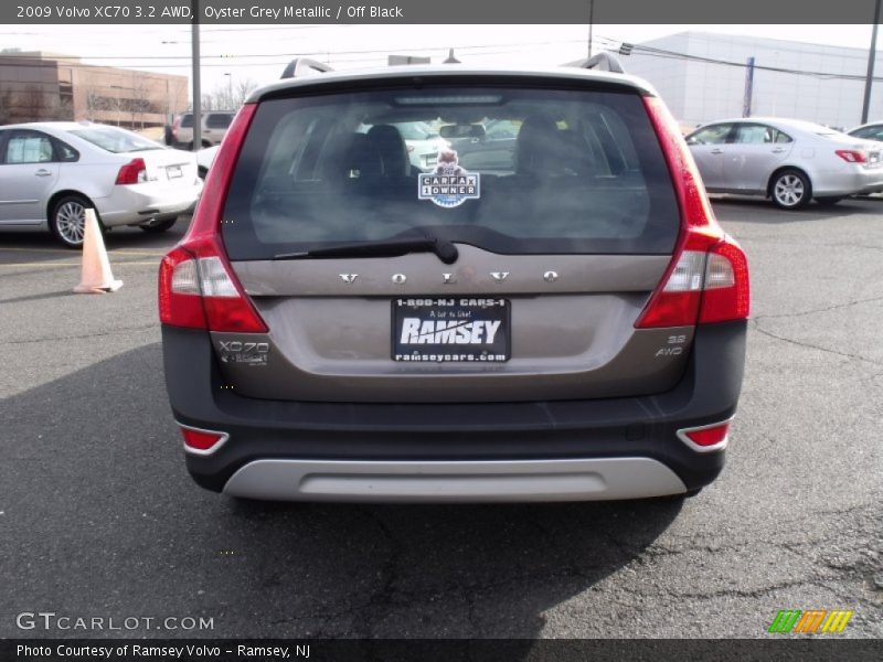 Oyster Grey Metallic / Off Black 2009 Volvo XC70 3.2 AWD