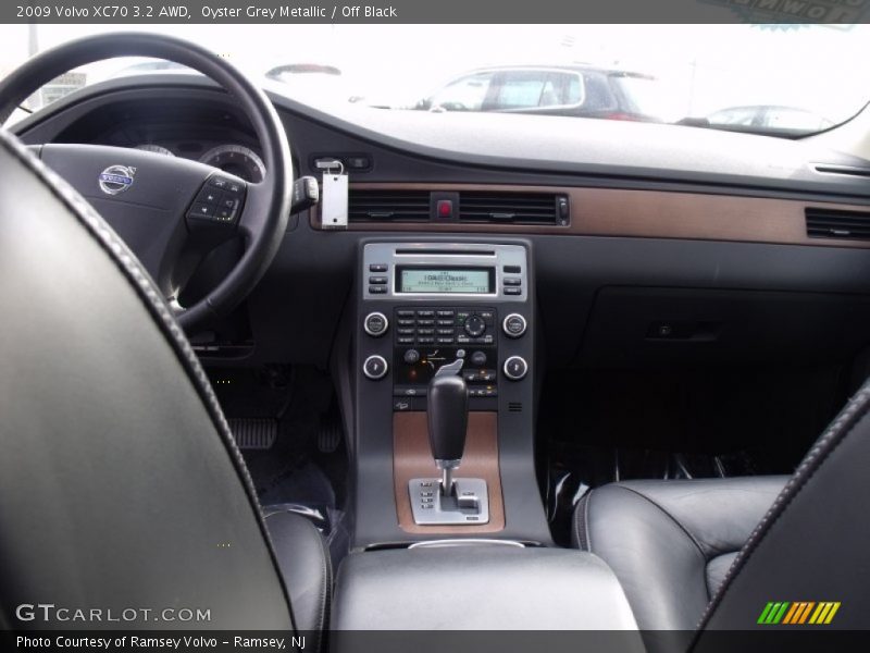 Oyster Grey Metallic / Off Black 2009 Volvo XC70 3.2 AWD