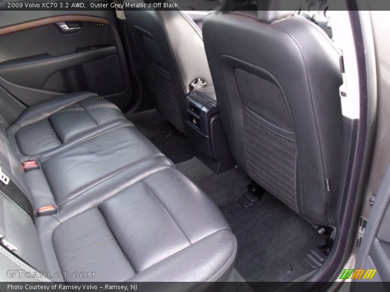 Oyster Grey Metallic / Off Black 2009 Volvo XC70 3.2 AWD