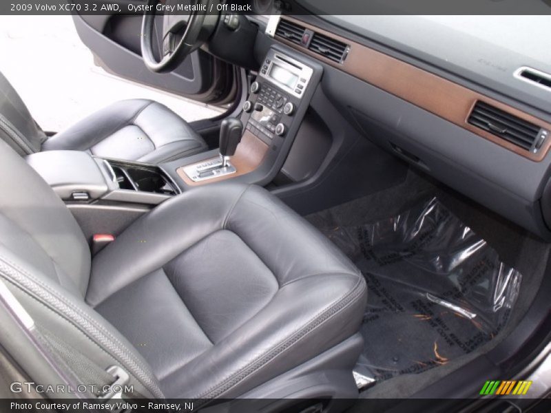 Oyster Grey Metallic / Off Black 2009 Volvo XC70 3.2 AWD