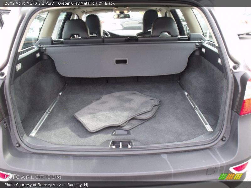 Oyster Grey Metallic / Off Black 2009 Volvo XC70 3.2 AWD