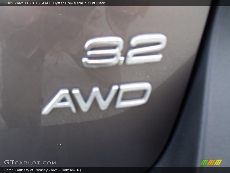 Oyster Grey Metallic / Off Black 2009 Volvo XC70 3.2 AWD