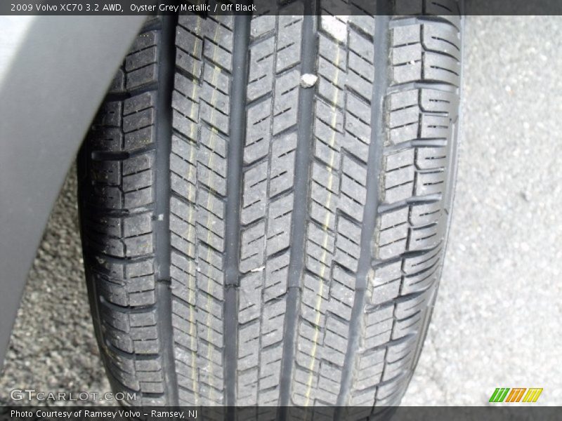 Oyster Grey Metallic / Off Black 2009 Volvo XC70 3.2 AWD