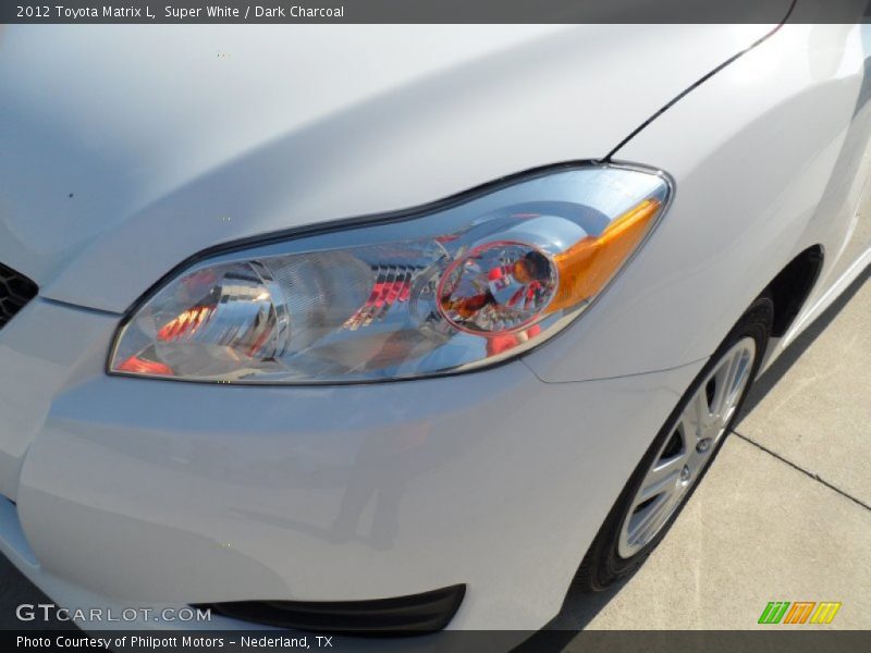 Super White / Dark Charcoal 2012 Toyota Matrix L