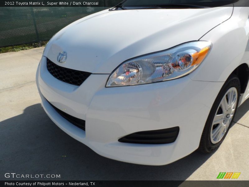 Super White / Dark Charcoal 2012 Toyota Matrix L