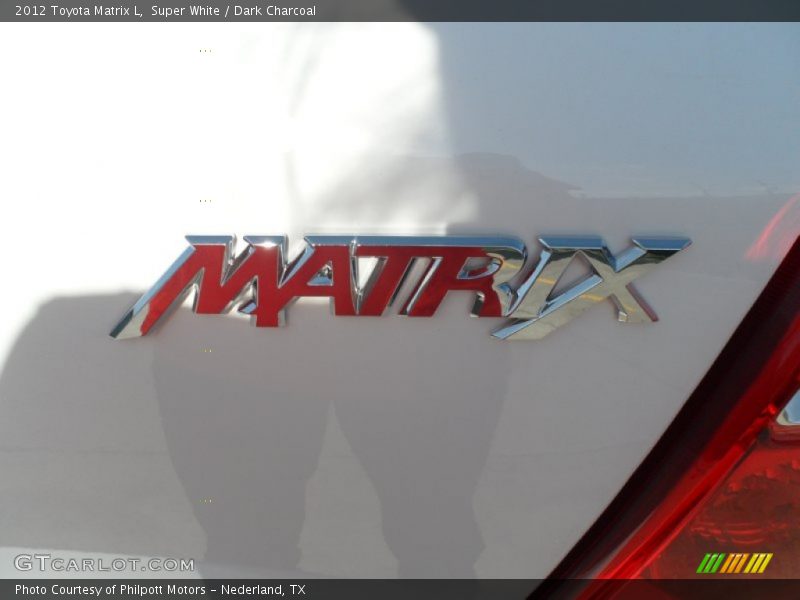 Super White / Dark Charcoal 2012 Toyota Matrix L
