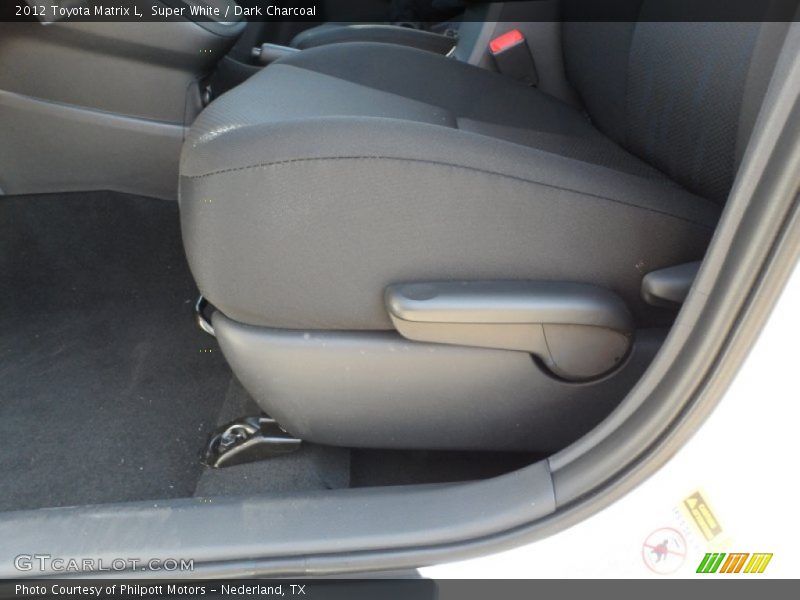 Super White / Dark Charcoal 2012 Toyota Matrix L
