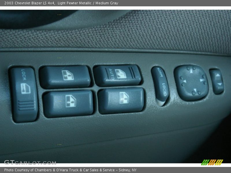 Light Pewter Metallic / Medium Gray 2003 Chevrolet Blazer LS 4x4