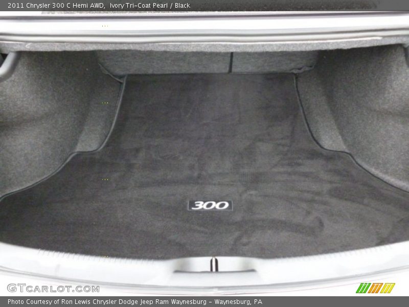  2011 300 C Hemi AWD Trunk