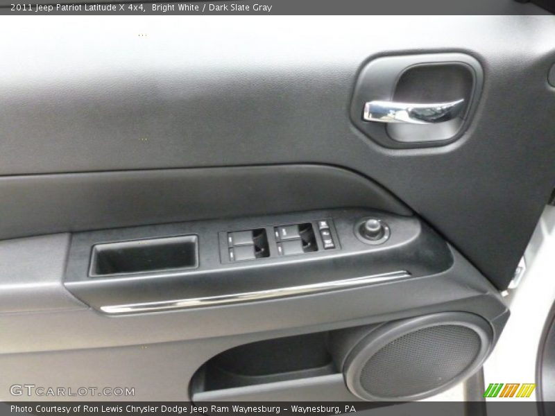 Bright White / Dark Slate Gray 2011 Jeep Patriot Latitude X 4x4