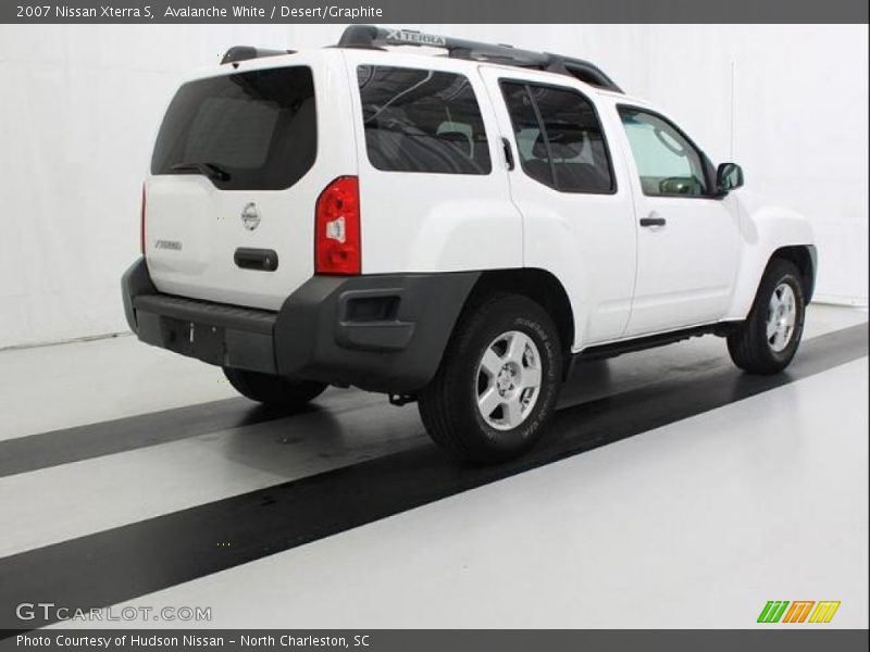 Avalanche White / Desert/Graphite 2007 Nissan Xterra S