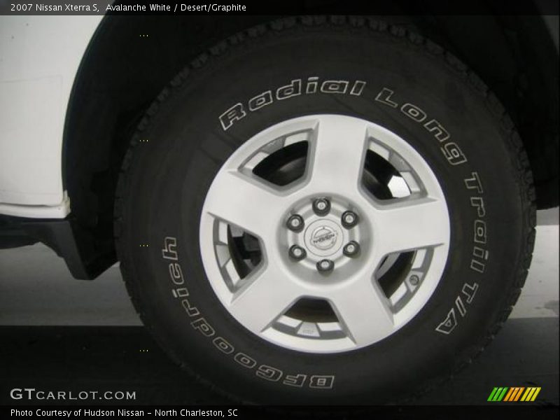 Avalanche White / Desert/Graphite 2007 Nissan Xterra S