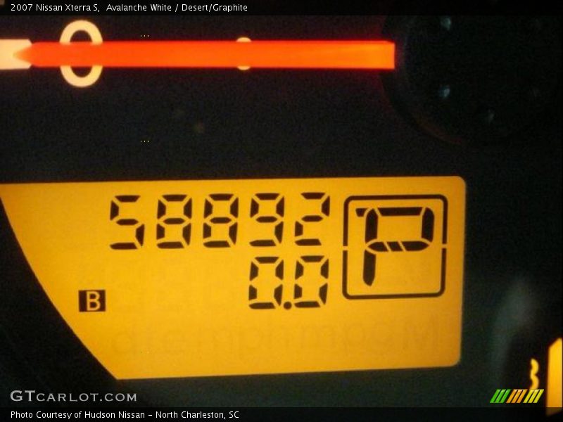 Avalanche White / Desert/Graphite 2007 Nissan Xterra S