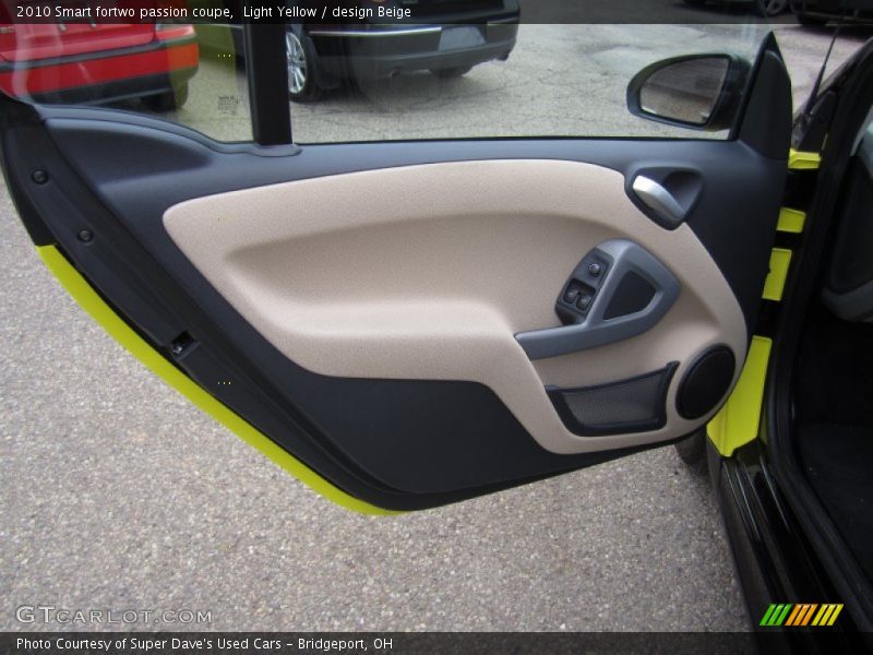 Door Panel of 2010 fortwo passion coupe