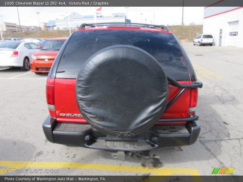 Victory Red / Graphite 2005 Chevrolet Blazer LS ZR2 4x4