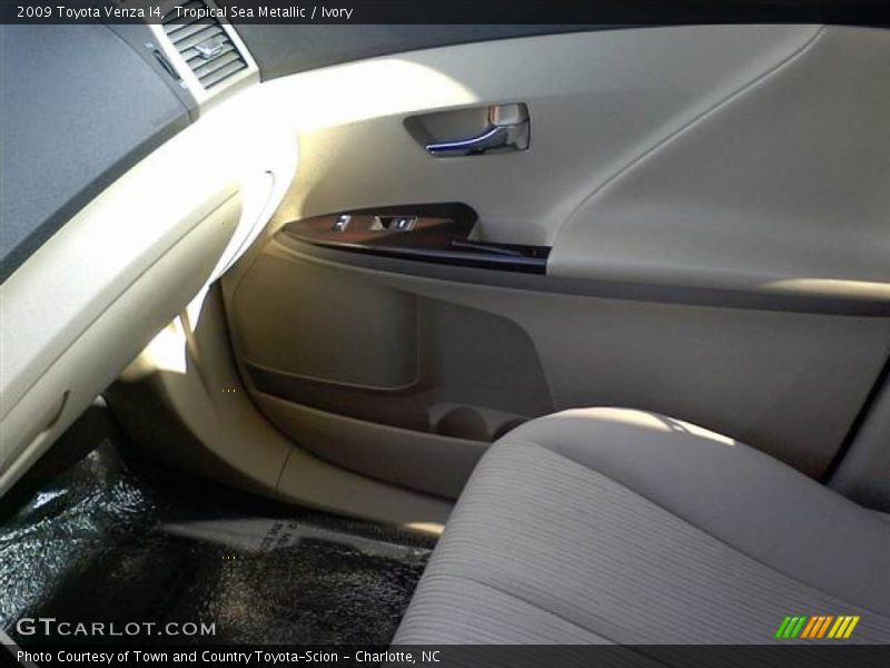 Tropical Sea Metallic / Ivory 2009 Toyota Venza I4