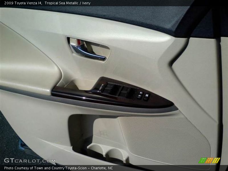 Tropical Sea Metallic / Ivory 2009 Toyota Venza I4