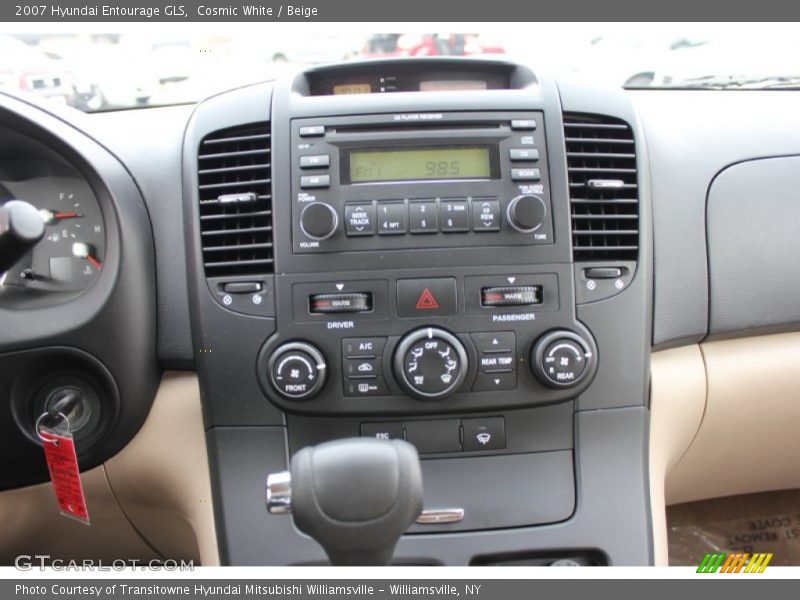 Cosmic White / Beige 2007 Hyundai Entourage GLS