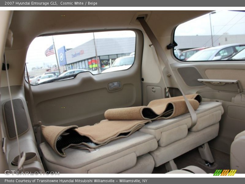 Cosmic White / Beige 2007 Hyundai Entourage GLS