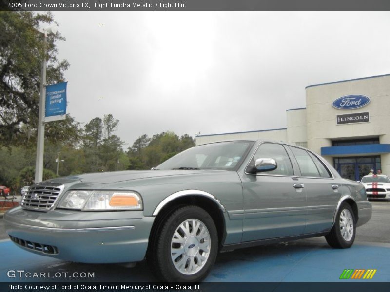 Light Tundra Metallic / Light Flint 2005 Ford Crown Victoria LX