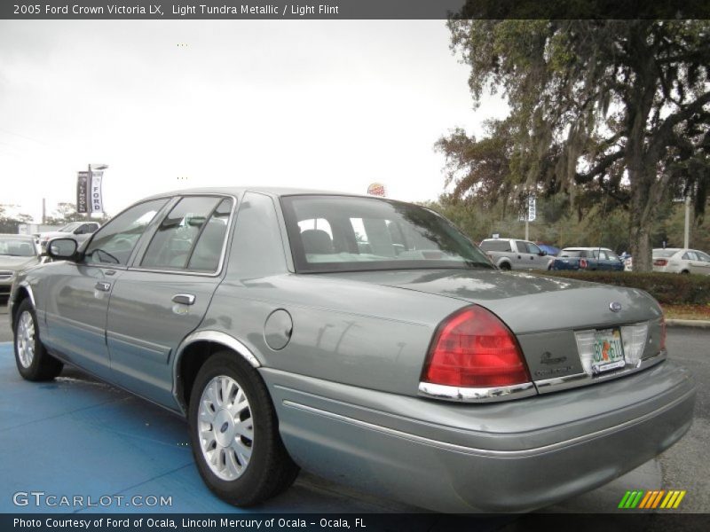 Light Tundra Metallic / Light Flint 2005 Ford Crown Victoria LX
