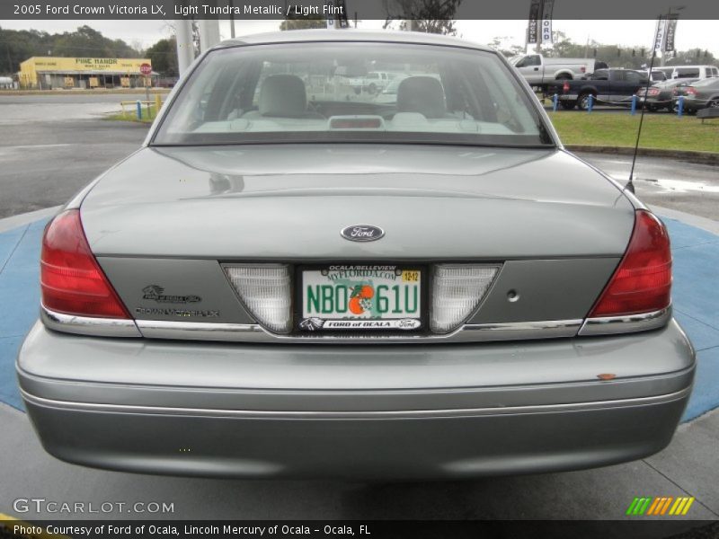 Light Tundra Metallic / Light Flint 2005 Ford Crown Victoria LX