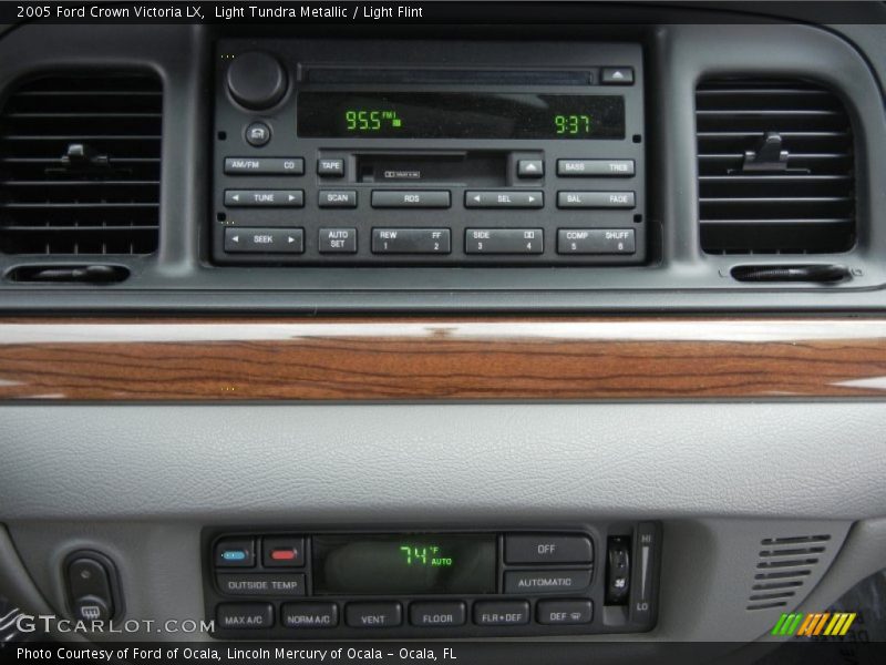 Light Tundra Metallic / Light Flint 2005 Ford Crown Victoria LX