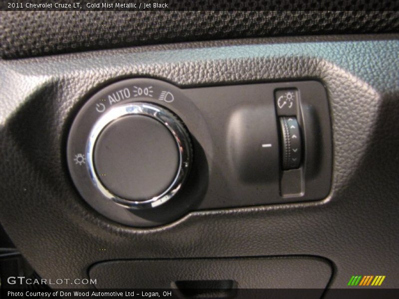 Gold Mist Metallic / Jet Black 2011 Chevrolet Cruze LT