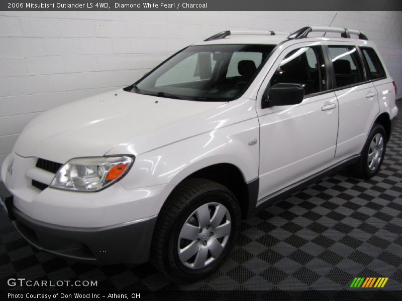 Diamond White Pearl / Charcoal 2006 Mitsubishi Outlander LS 4WD