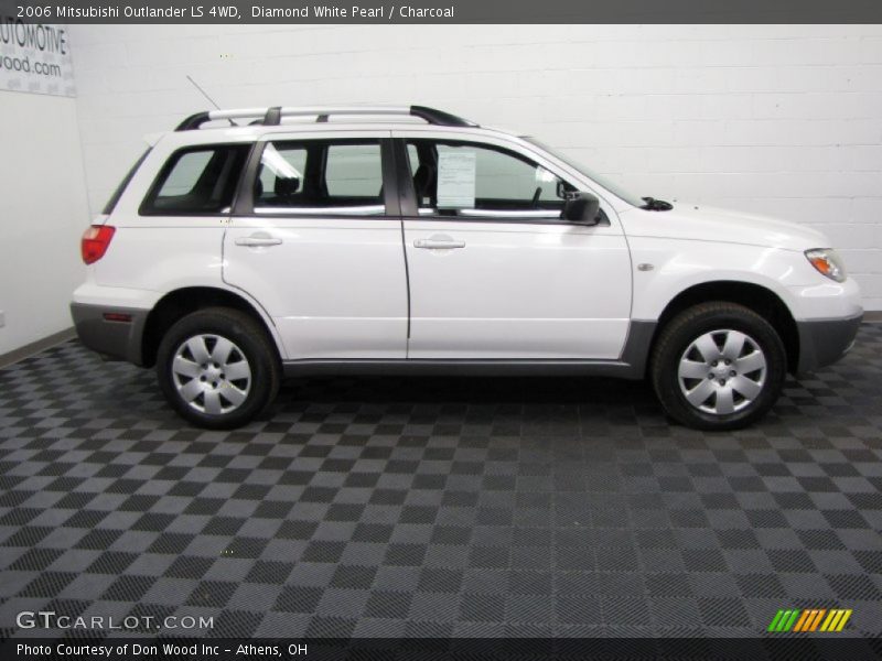Diamond White Pearl / Charcoal 2006 Mitsubishi Outlander LS 4WD