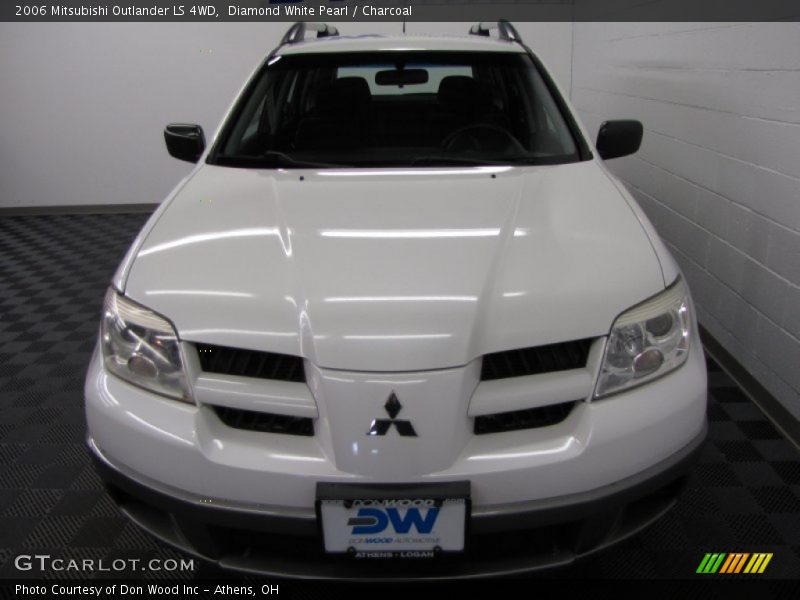 Diamond White Pearl / Charcoal 2006 Mitsubishi Outlander LS 4WD