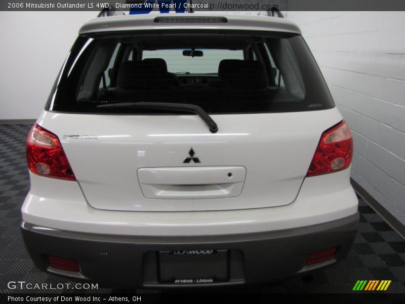 Diamond White Pearl / Charcoal 2006 Mitsubishi Outlander LS 4WD