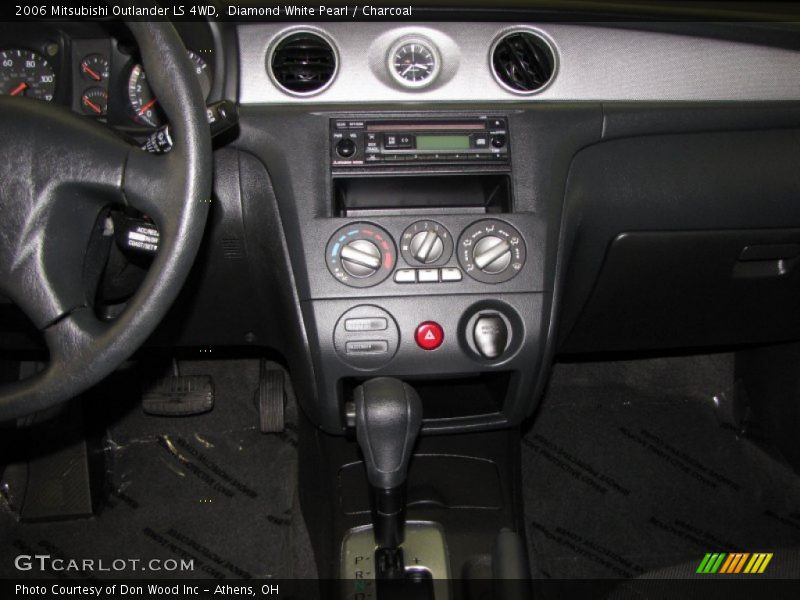 Diamond White Pearl / Charcoal 2006 Mitsubishi Outlander LS 4WD