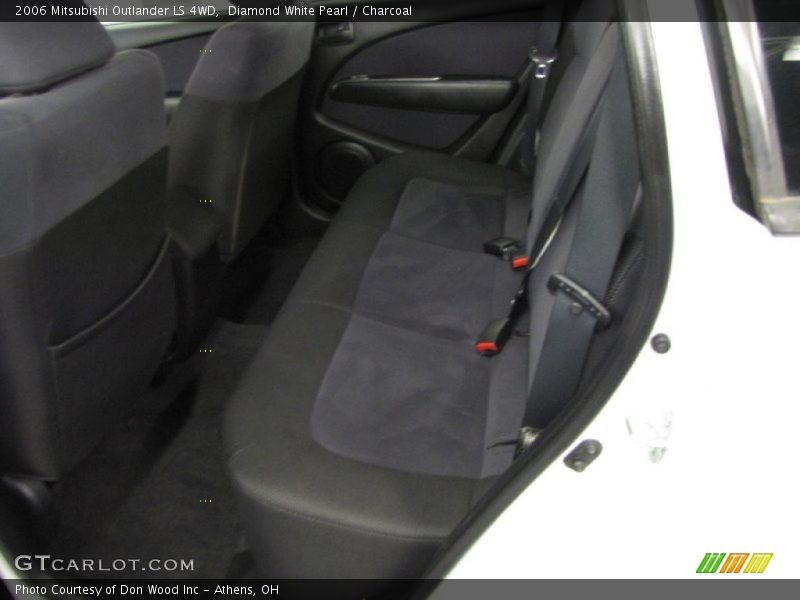 Diamond White Pearl / Charcoal 2006 Mitsubishi Outlander LS 4WD