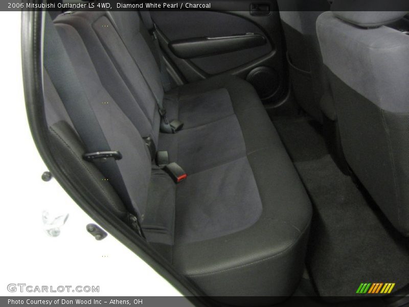 Diamond White Pearl / Charcoal 2006 Mitsubishi Outlander LS 4WD