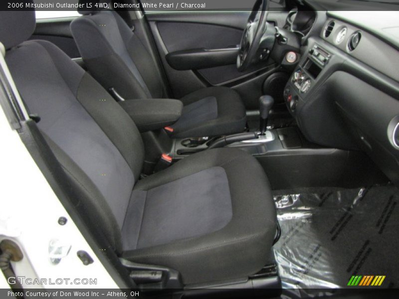Diamond White Pearl / Charcoal 2006 Mitsubishi Outlander LS 4WD