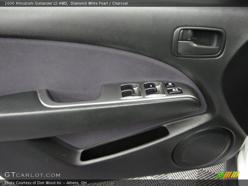 Diamond White Pearl / Charcoal 2006 Mitsubishi Outlander LS 4WD