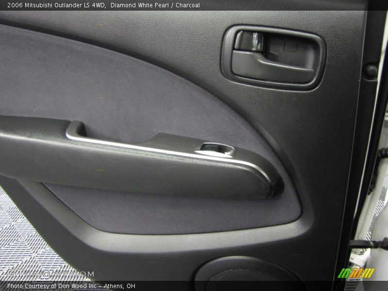 Diamond White Pearl / Charcoal 2006 Mitsubishi Outlander LS 4WD