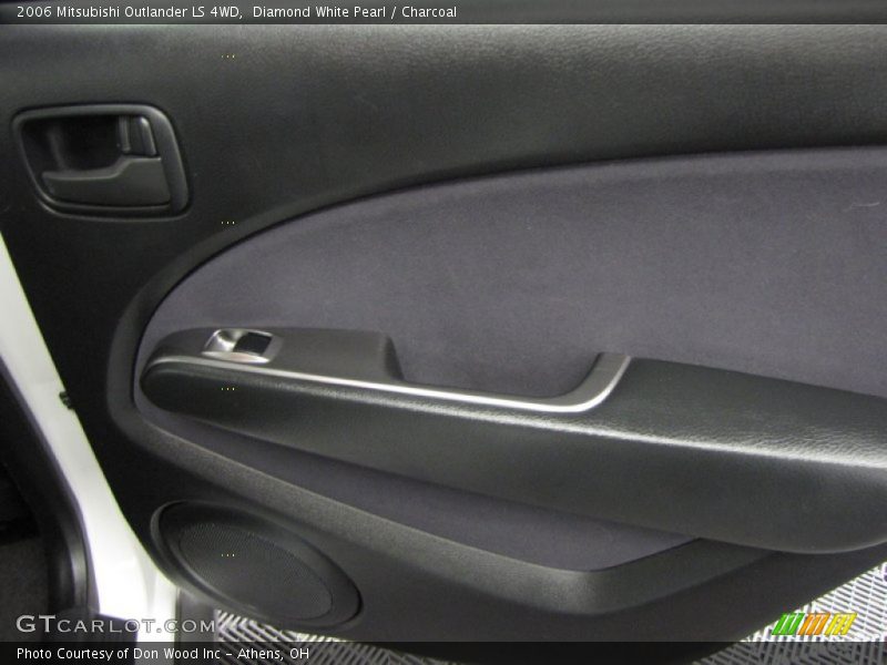 Diamond White Pearl / Charcoal 2006 Mitsubishi Outlander LS 4WD