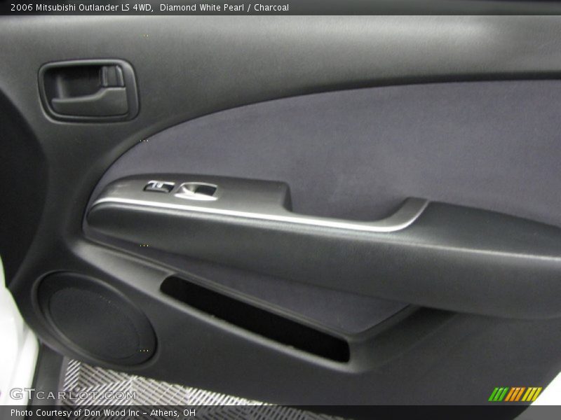 Diamond White Pearl / Charcoal 2006 Mitsubishi Outlander LS 4WD