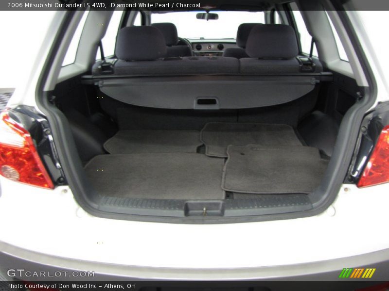 Diamond White Pearl / Charcoal 2006 Mitsubishi Outlander LS 4WD