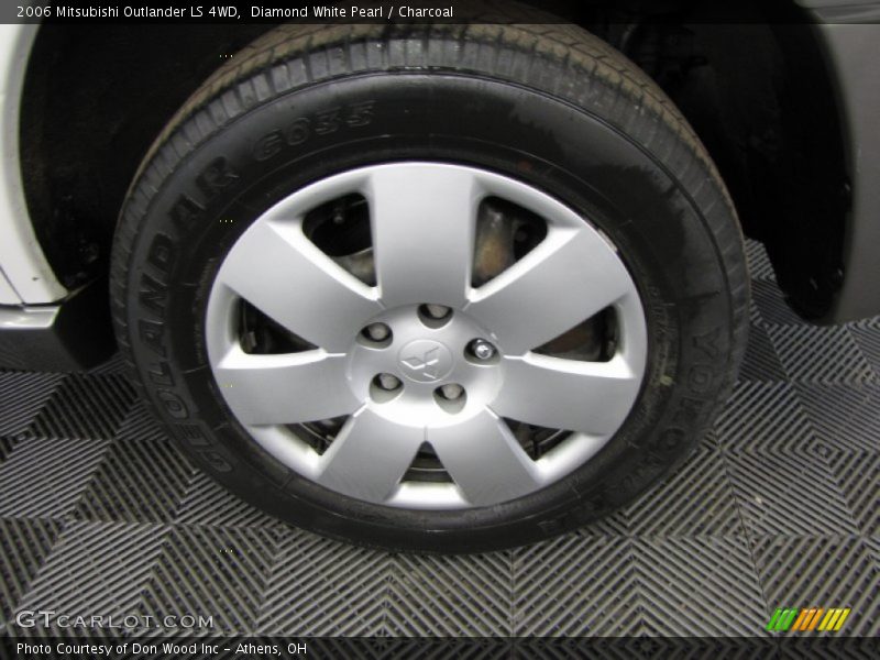 Diamond White Pearl / Charcoal 2006 Mitsubishi Outlander LS 4WD
