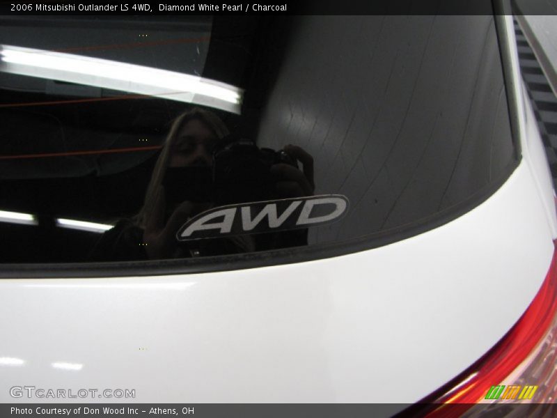 Diamond White Pearl / Charcoal 2006 Mitsubishi Outlander LS 4WD