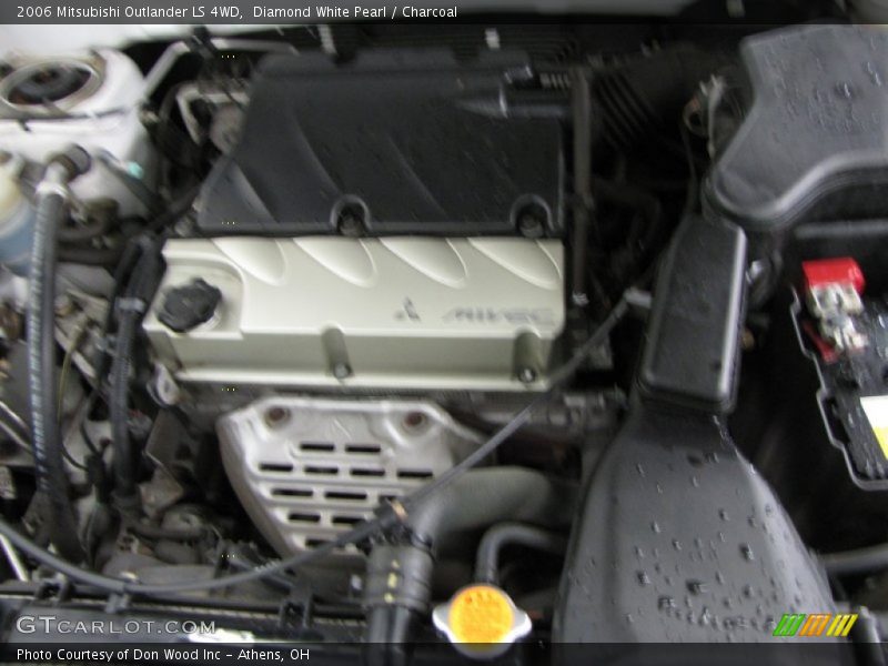 Diamond White Pearl / Charcoal 2006 Mitsubishi Outlander LS 4WD