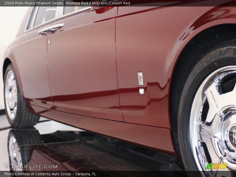 Madeira Red / Moccasin/Consort Red 2009 Rolls-Royce Phantom Sedan