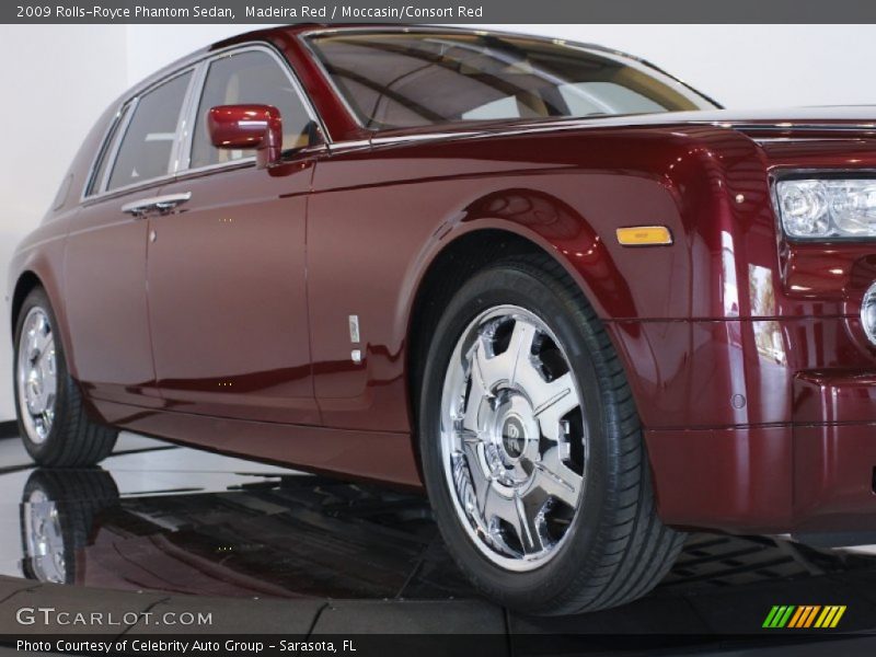 Madeira Red / Moccasin/Consort Red 2009 Rolls-Royce Phantom Sedan