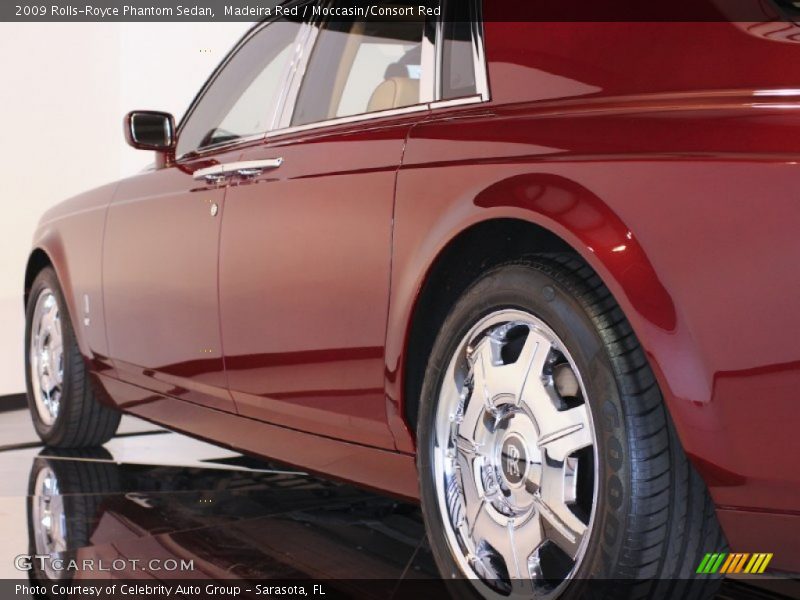 Madeira Red / Moccasin/Consort Red 2009 Rolls-Royce Phantom Sedan