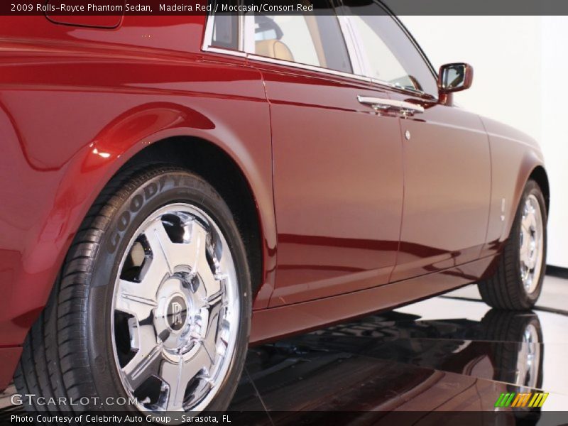 Madeira Red / Moccasin/Consort Red 2009 Rolls-Royce Phantom Sedan